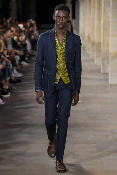 Look 28